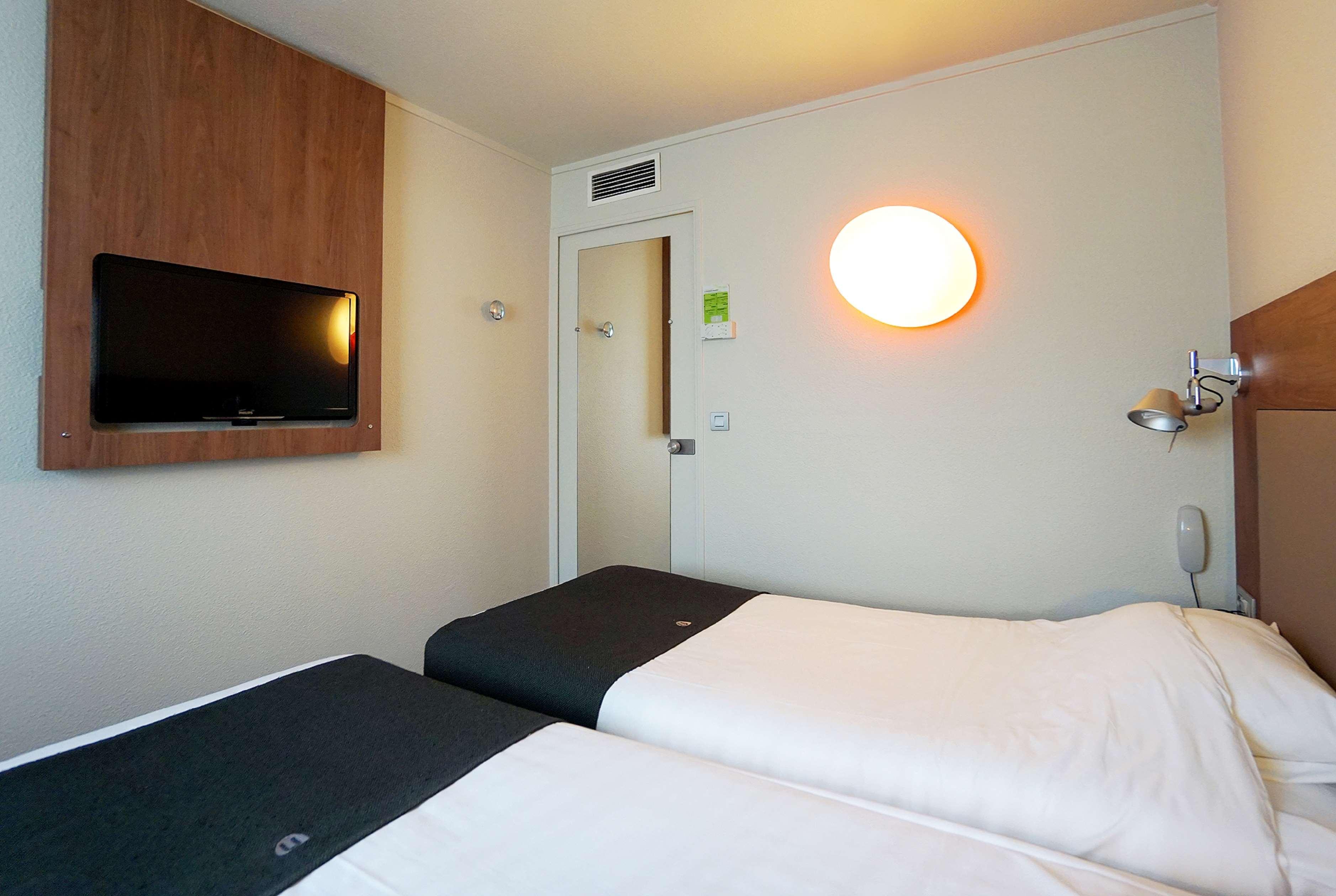 Hotel Campanile Paris Ouest - 3*