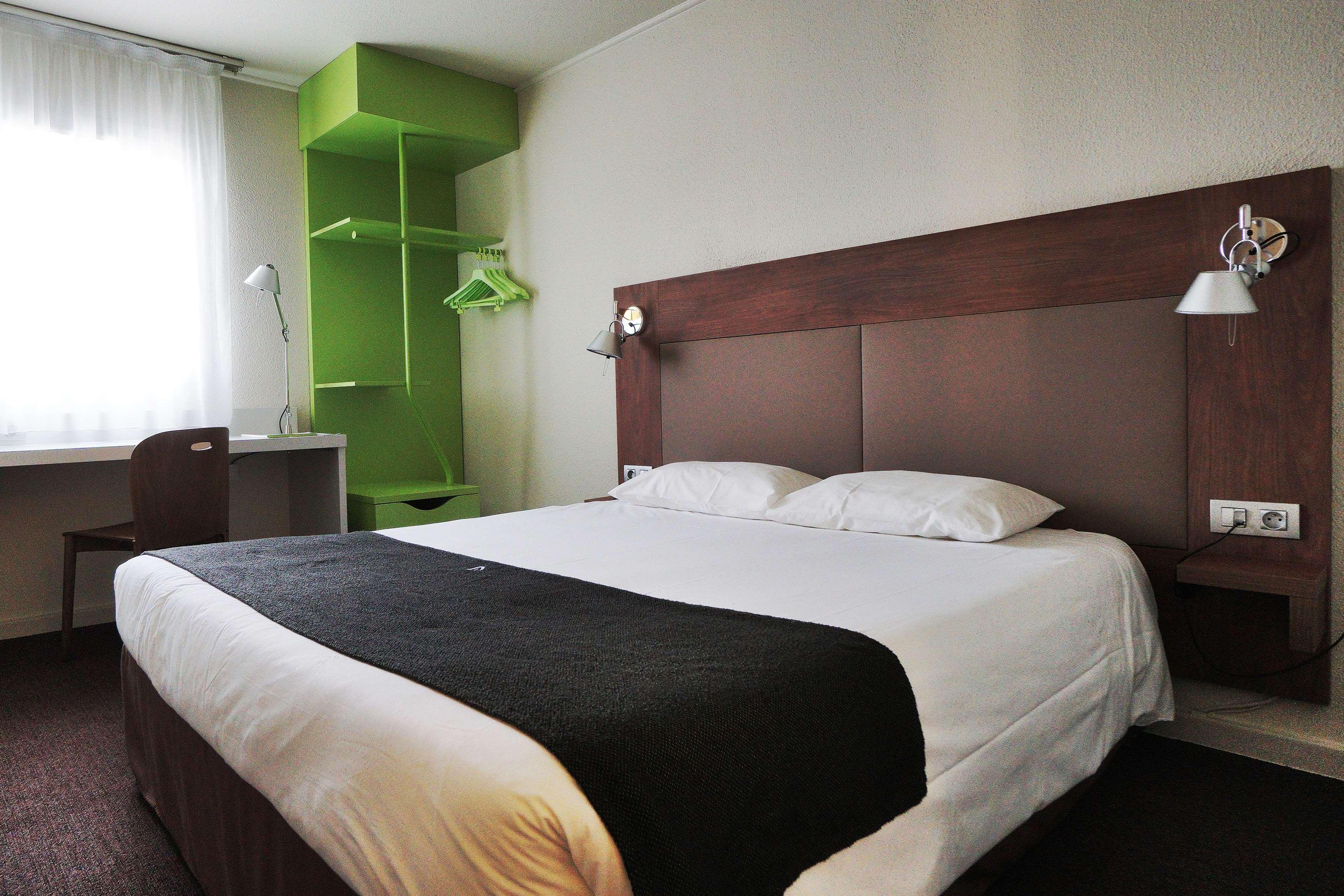 Campanile Paris Ouest - Hotel
