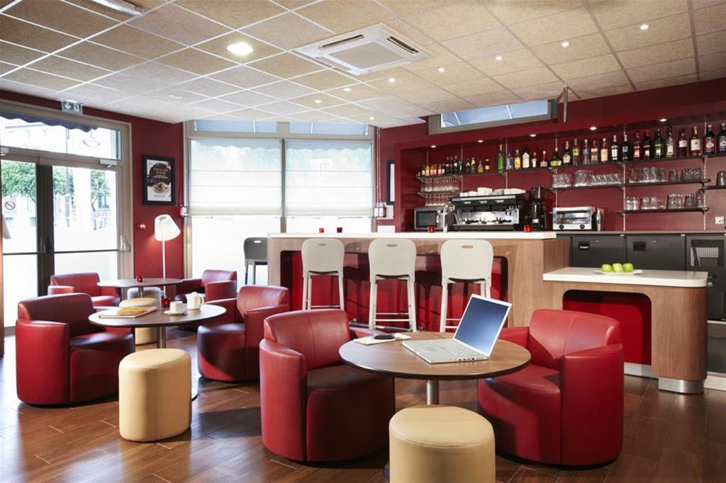 Campanile Paris Ouest - Hotel 3*