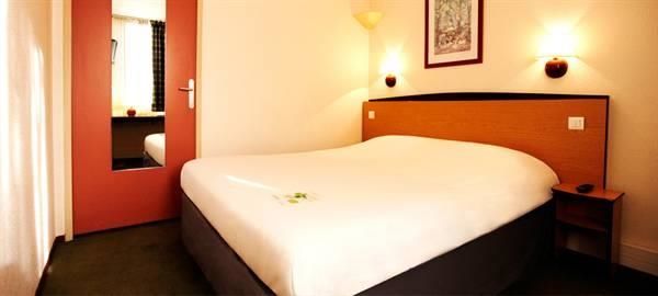Campanile Paris Ouest - Hotel