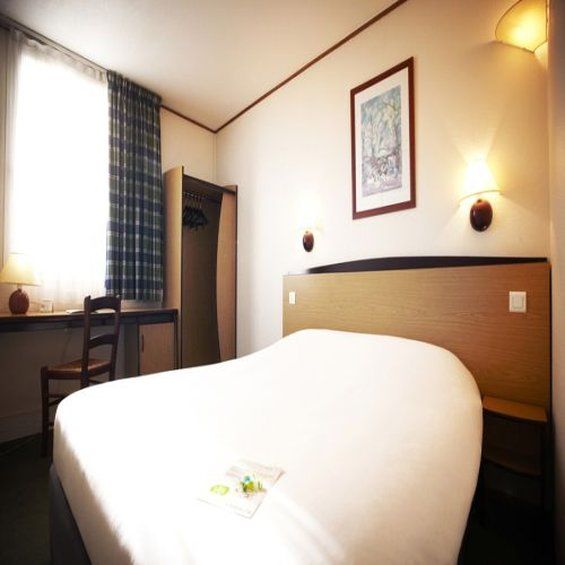 Campanile Paris Ouest - Hotel